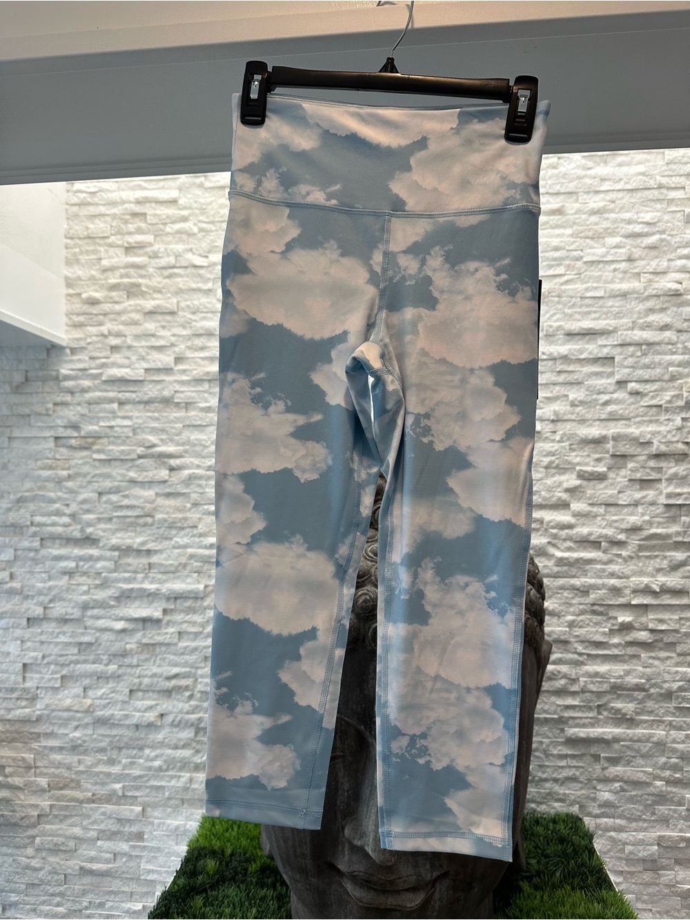 BNWT Mono B Venice Cloud Capri Leggings Small